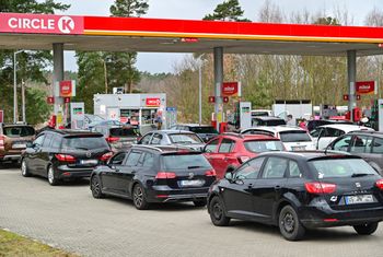 Niemcy, Czesi i Litwini leją do pełna. Dzieje się na stacjach w Polsce