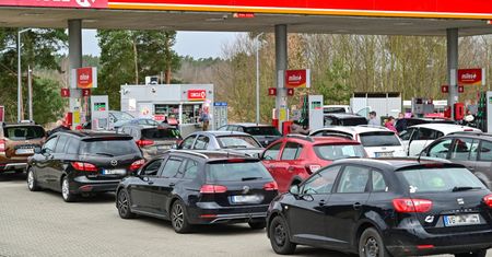 Niemcy, Czesi i Litwini leją do pełna. Dzieje się na stacjach w Polsce