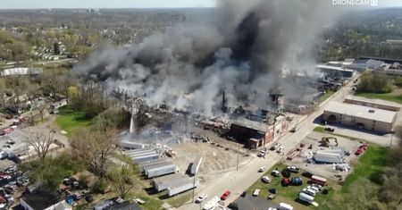Spłonęło 14 akrów plastiku. Toksyczna chmura ogarnia miasto