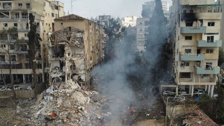 Iran launches ballistic missiles at Israel
epa12176689 The site of a damaged residential area after Iranian ballistic missiles hit Rehovot, central Israel, 15 June 2025. Iran launched a barrage of ballistic missiles at Israel overnight in retaliation for Israeli airstrikes on Iranian targets. Magen David Adom (MDA), Israel's national emergency services, reported at least six killed and dozens injured, including two in critical condition.  EPA/ABIR SULTAN 
Dostawca: PAP/EPA.
ABIR SULTAN
Iran-Israel conflict, Israeli, retaliatory strikes