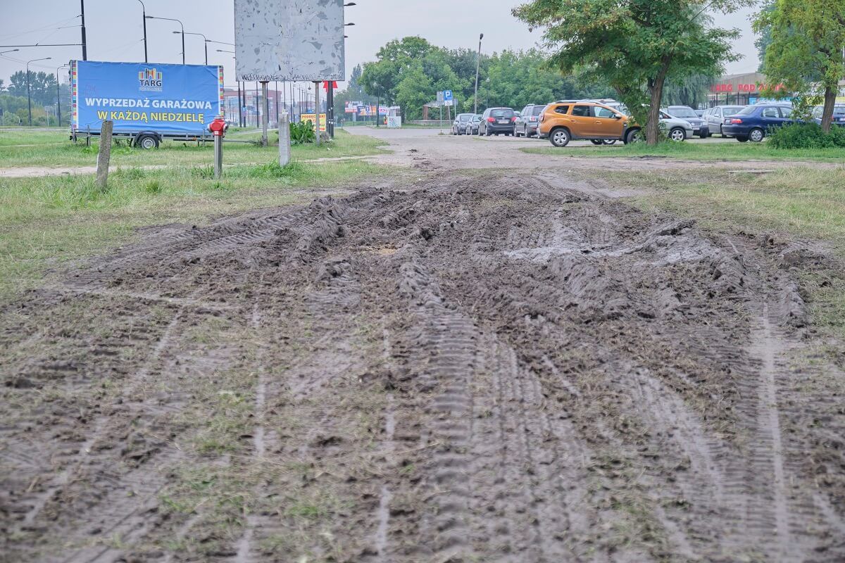 Błonia pod Zamkiem po pikniku wojskowym