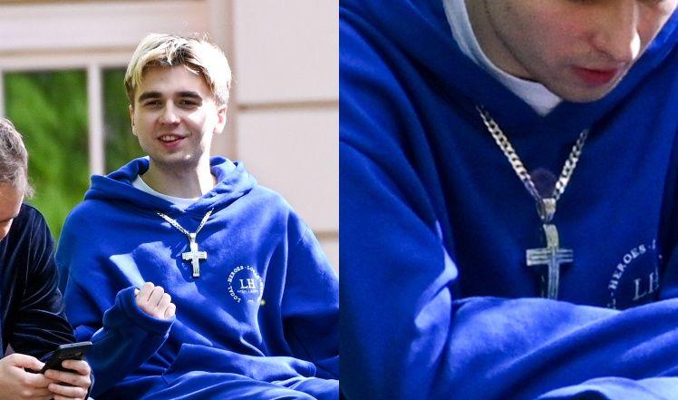 Mata w niebieskim dresie