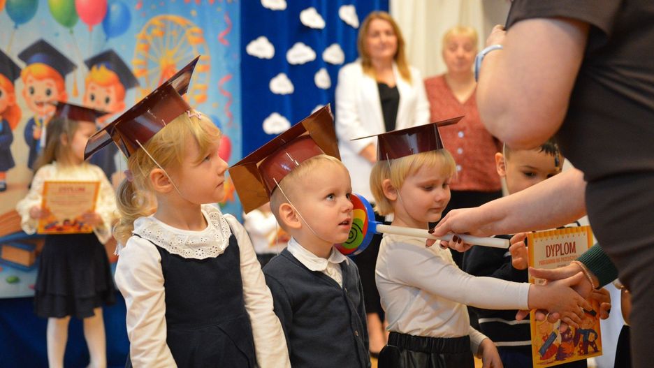 Bełchatów. Pasowanie na przedszkolaka i Montessorka