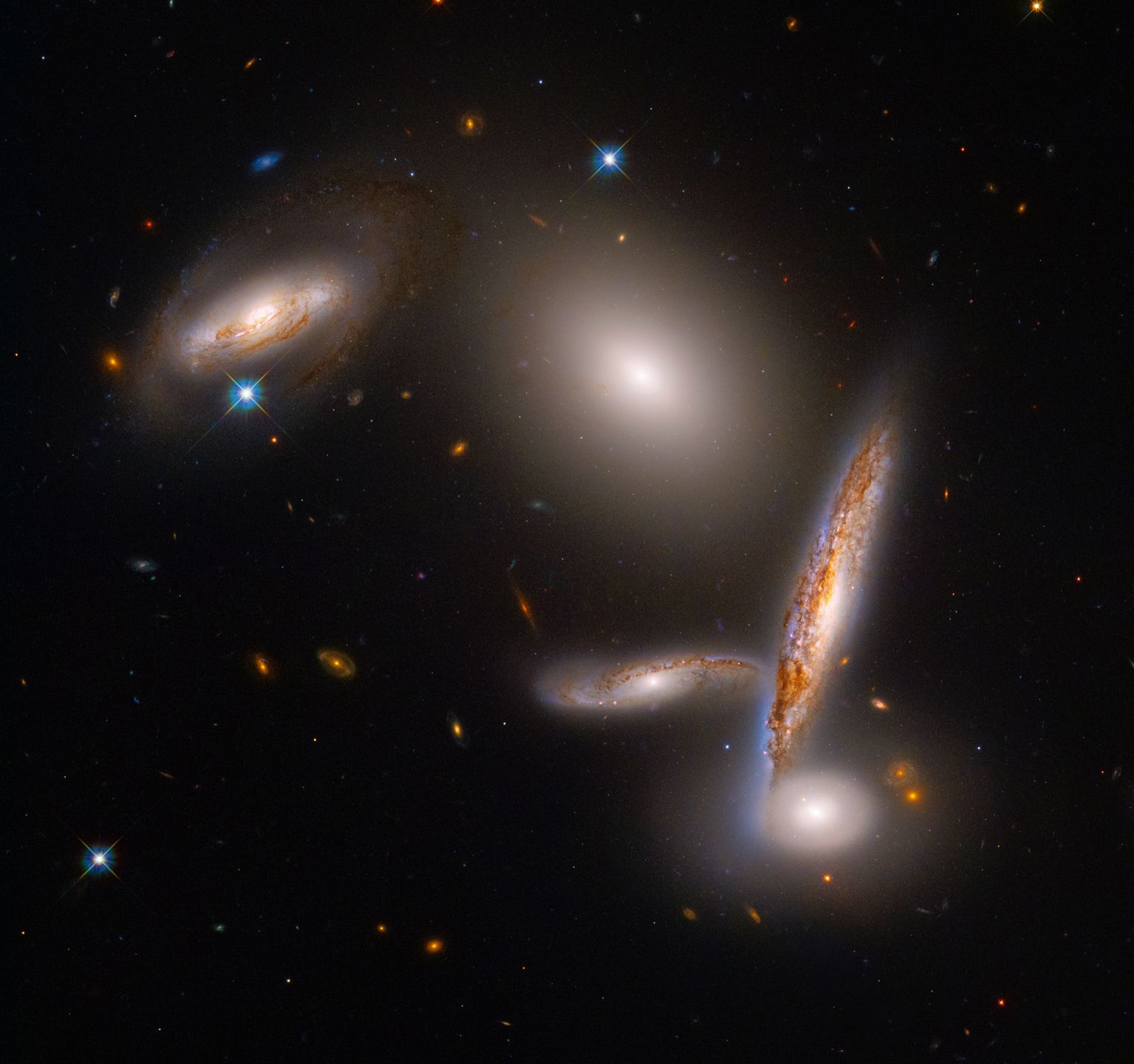 Teleskop Hubble’a skończył 32 lata! NASA pokazała z tej okazji niesamowite zdjęcie 1