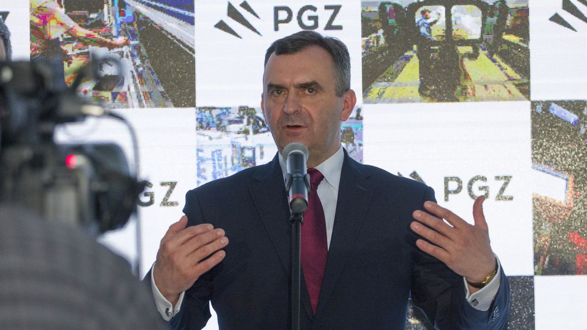 Włodzimierz Karpiński, minister skarbu.
