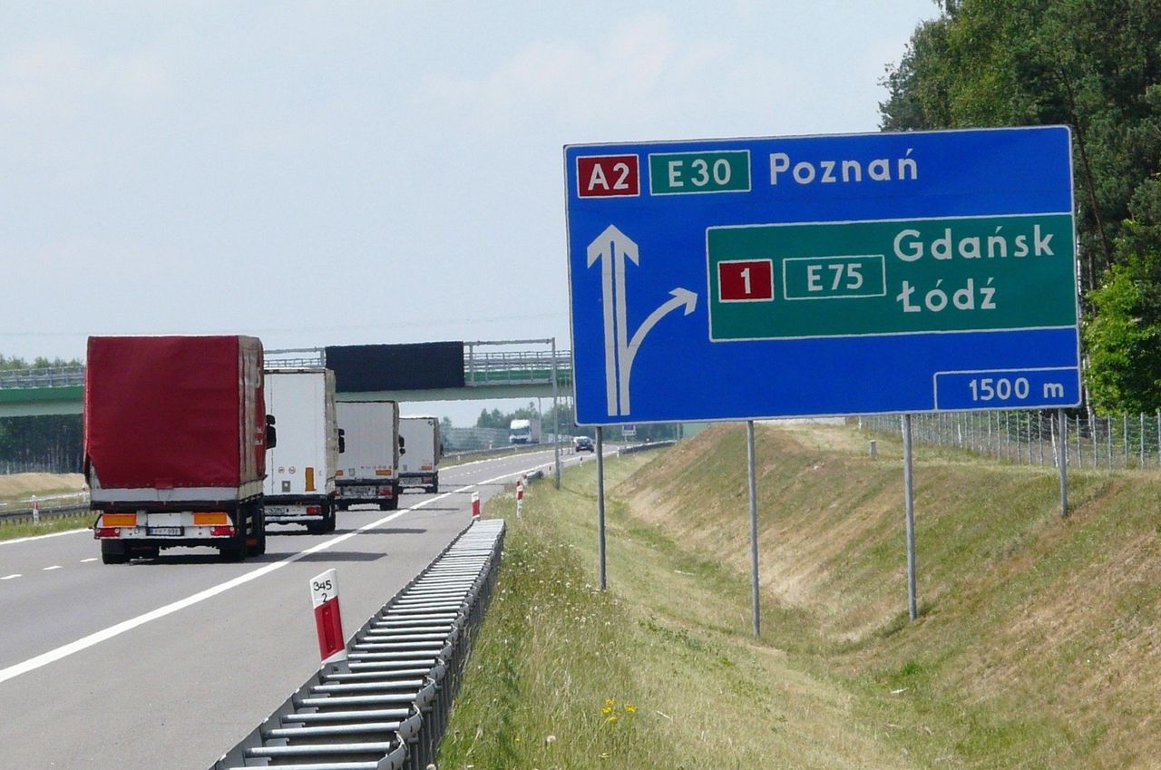 Będzie wygodniej i szybciej jechać z Łodzi do Warszawy. Jest przetarg