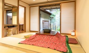 Najprzytulniejszy sekret Japonii. Dlaczego zimą lgnie się do kotatsu zamiast kaloryfera?