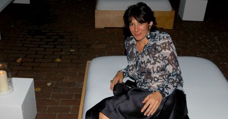 Ghislaine Maxwell stręczyła dzieci. Więzienie daje jej w kość