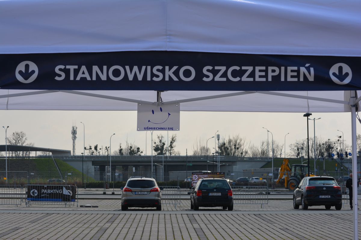 Koronawirus. Im dalej od Wrocławia, tym gorzej. Mało zaszczepionych z daleka od stolicy regionu
