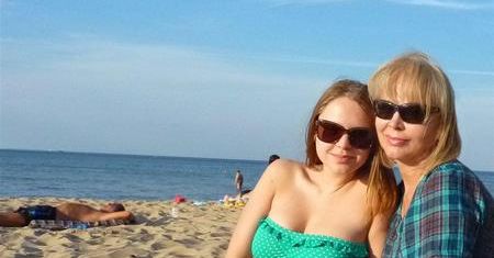"Klan": Gwiazda z córką na plaży