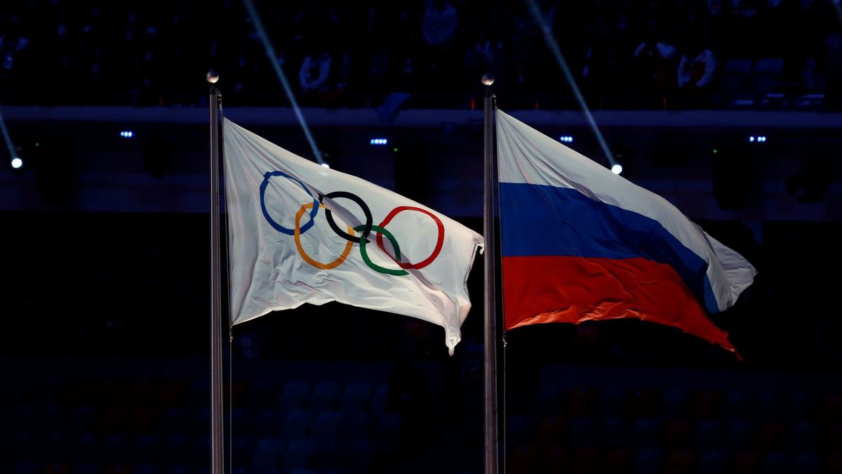 flaga olimpijska i flaga Rosji