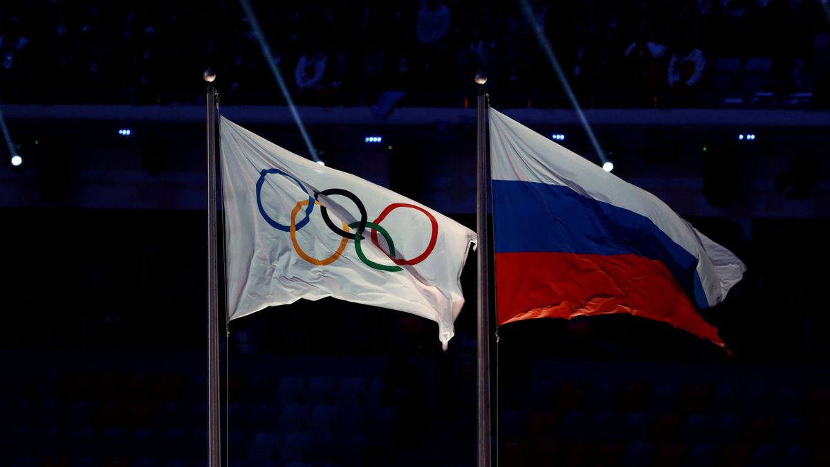 Getty Images / David Davies - PA Images / Na zdjęciu: flaga olimpijska i flaga Rosji