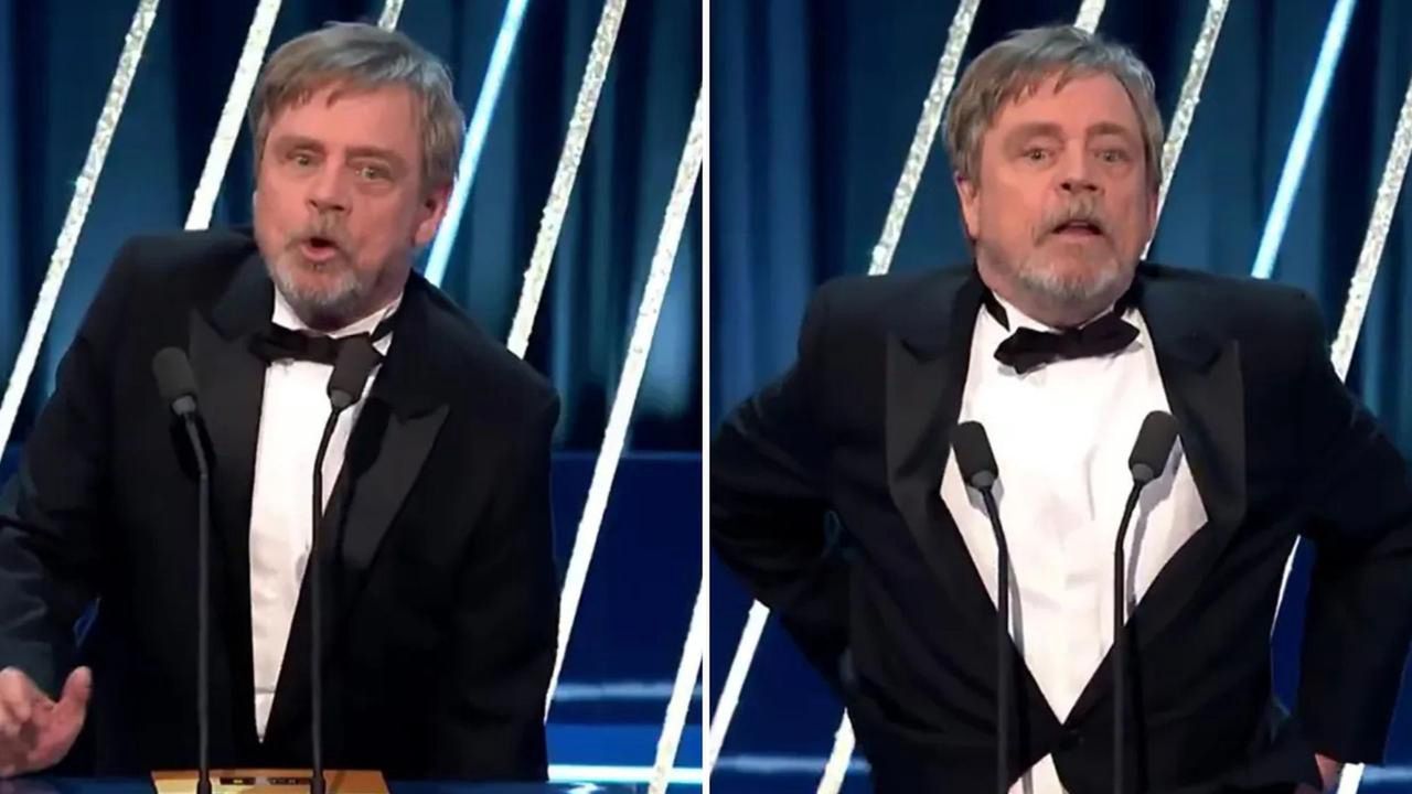 Mark Hamill walczy ze spodniami na scenie