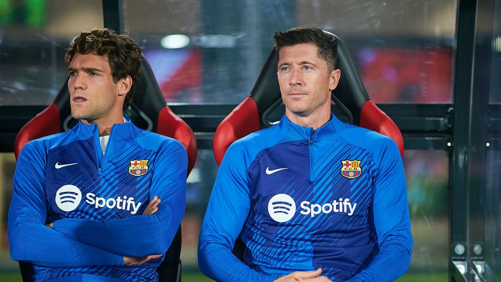 Getty Images / Cristian Trujillo/Quality Sport Images / Na zdjęciu: Sergi Roberto i Robert Lewandowski