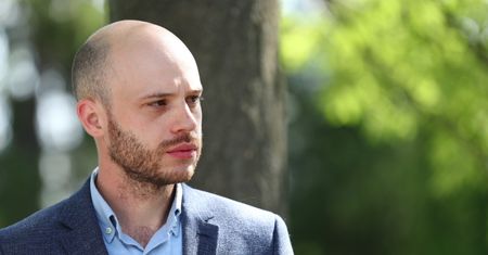 Warszawa. Ruszył proces ws. wpisów Jana Śpiewaka w mediach społecznościowych