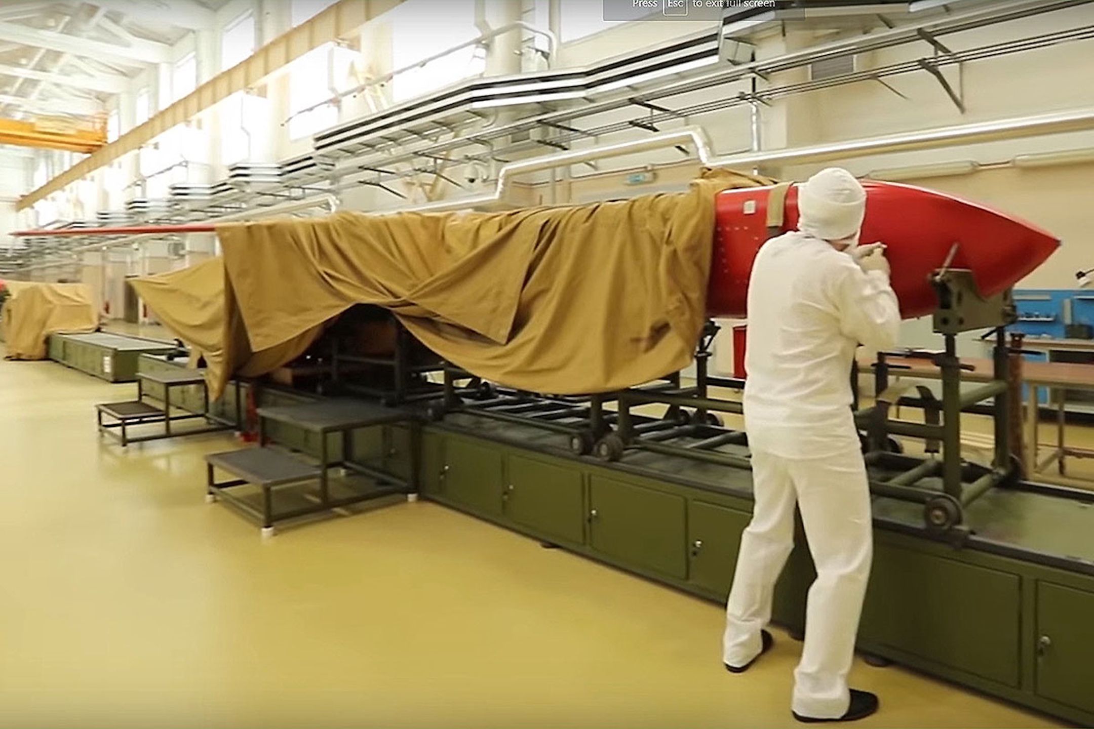 Prace przy montażu pocisku 9M730 Buriewiestnik 