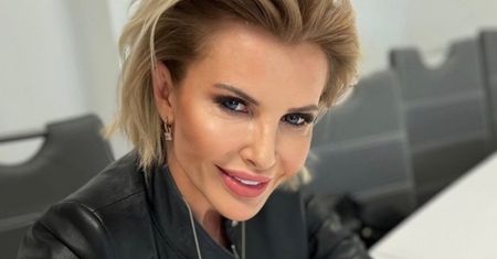 Rzadki widok: Joanna Racewicz w traperach. Po ten model butów już ustawiają się kolejki!