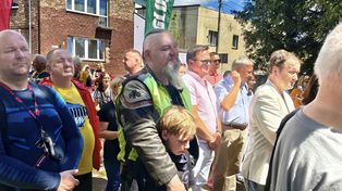 Tłumy na otwarciu klubu motocyklowego w Dąbrowie Górniczej! Był darmowy poczęstunek i... uroczyste święcenie budynku