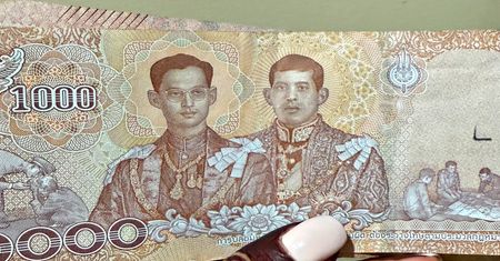 Jakie bakterie spoczywają na banknotach i monetach? Można się przestraszyć