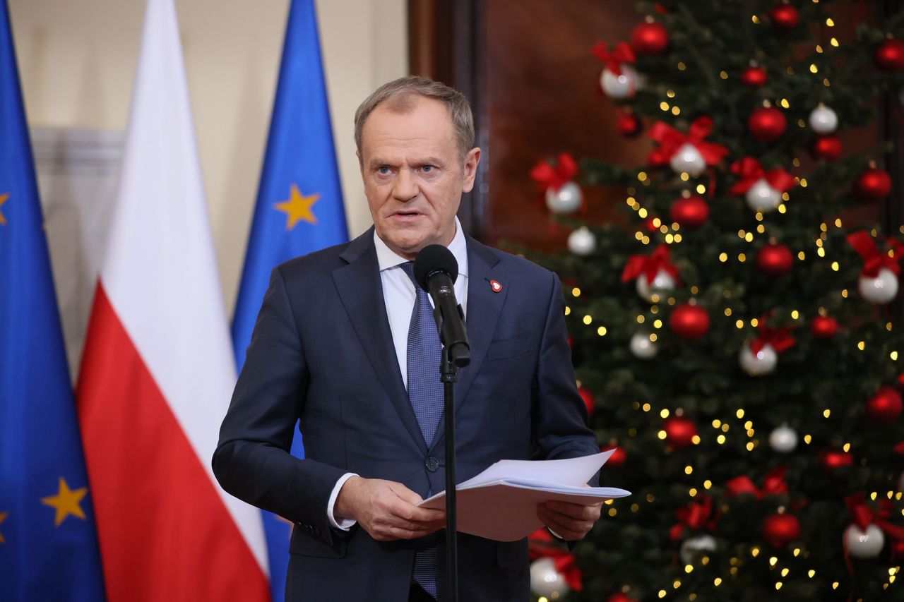 Projekt budżetu na 2024 r. Tusk: 800 plus, 13. i 14. emerytura będą wypłacane