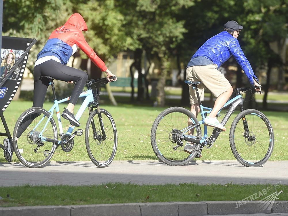 Kuba Wojewódzki i Renata Kaczoruk na rowerach