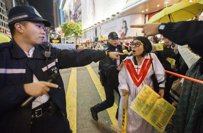 W Hongkongu aresztowania i przepychanki z policją