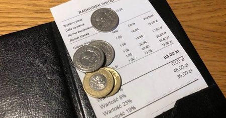Gastronomia wciąż jedzie na paragonach kelnerskich. Tak firmy ratują się przed kosztami, ryzykując wysokie kary