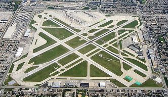 Ewakuacja na lotniskach w Chicago. Ruch lotniczy został sparaliżowany
