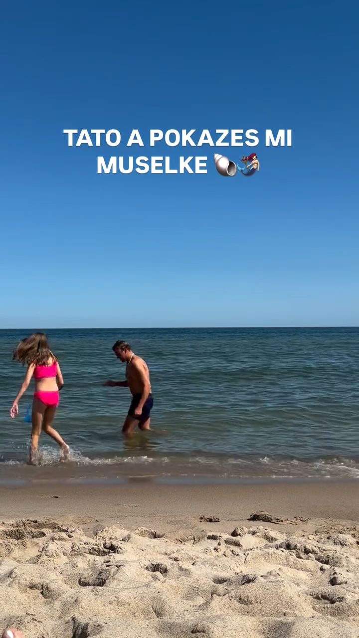 Jakob Kosel z córką na nadmorskich wakacjach