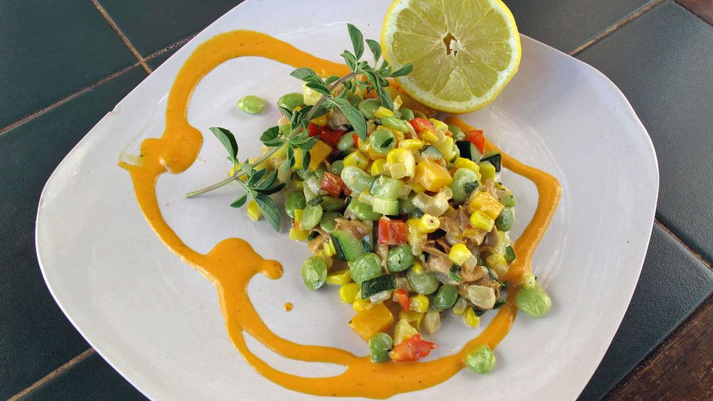 Kukurydza z fasolą gotowana z dodatkiem soli, odsączona