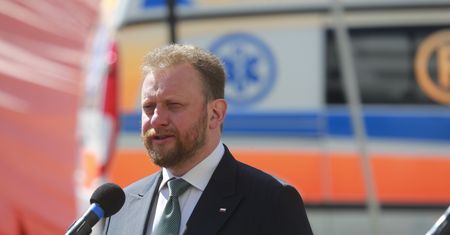 Łukasz Szumowski podłączony pod tlen. Ma COVID-19