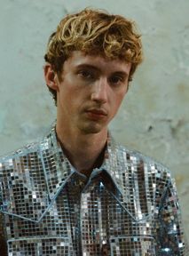 Troye Sivan. "Something To Give Each Other" - w darkroomie na twink party? [RECENZJA]