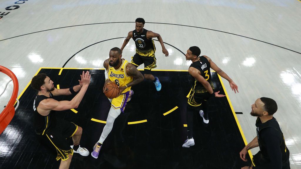 Zdjęcie okładkowe artykułu: Getty Images /  Ezra Shaw / Na zdjęciu: mecz GSW - LA Lakers