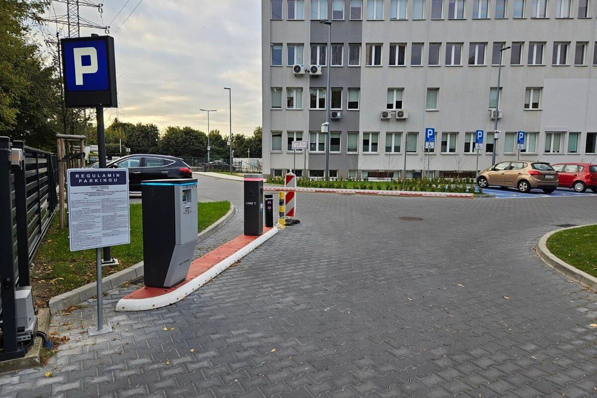 Płatny parking przy WOMP przy ul. Nałęczowskiej w Lublinie