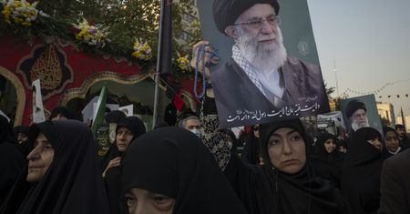 PE reaguje na protesty w Iranie. Dyplomaci z zakazem