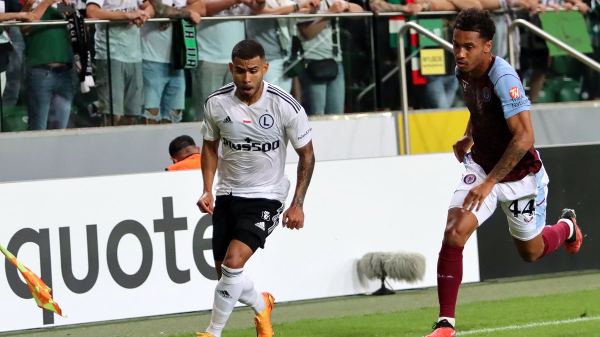 WP SportoweFakty / Mateusz Czarnecki / Na zdjęciu: Bingourou Kamara i Juergen Elitim (z lewej)