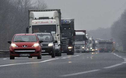 Kierowca tira w kabinie spać nie może