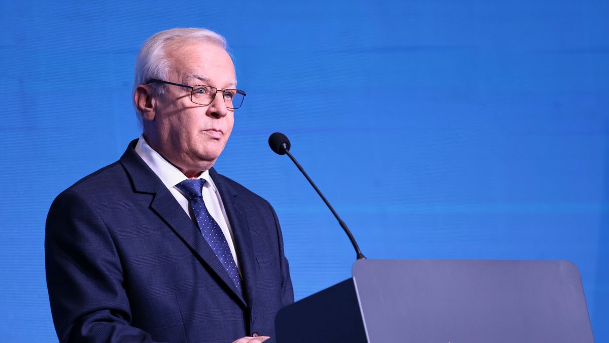 Forum Polskiego Przemys?u Zbrojeniowego
Fot. Anita Walczewska/East News, 05.03.2025. Forum Polskiego Przemyslu Zbrojeniowego na PGE Narodowym w Warszawie.
N/z: prezes Polskiej Grupy Zbrojeniowej Krzysztof Trofiniak
Anita Walczewska