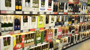 Ponad milion butelek i puszek dziennie. To zastępuje Polakom alkohol