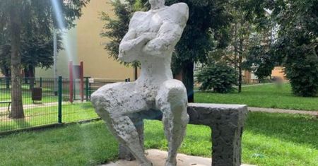 Chcą usunąć obsceniczne rzeźby. Wojna na petycje