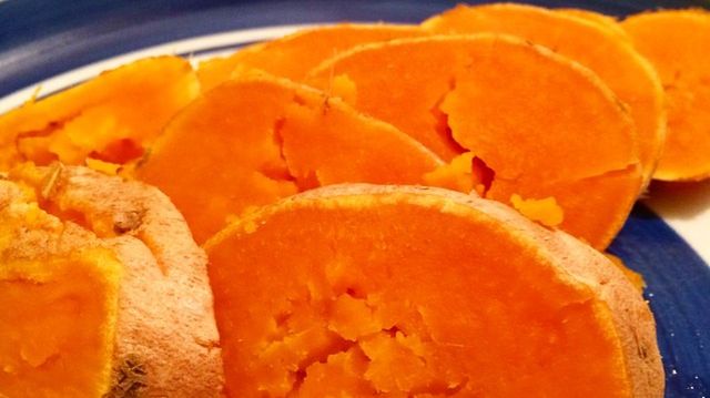 Mrożone bataty gotowane z dodatkiem soli