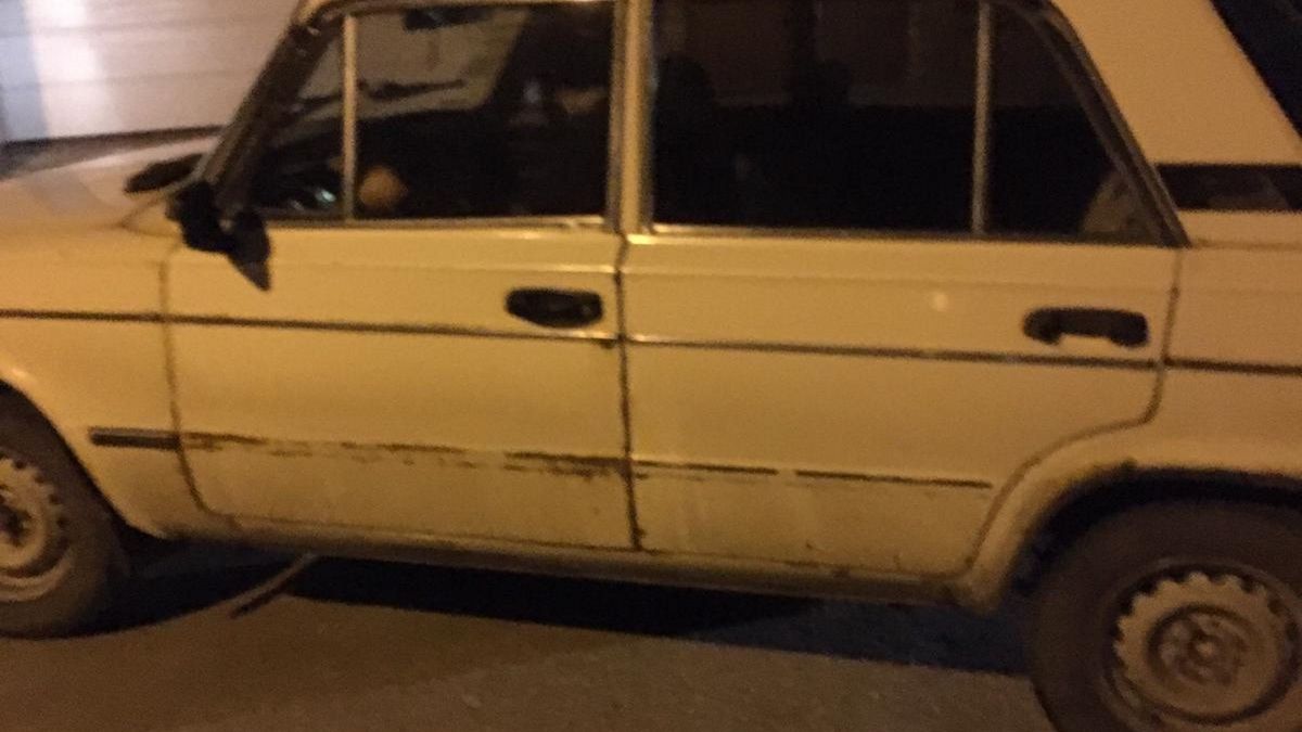 Policjant z Lublina po służbie zauważył zaparkowaną na poboczu starą ładę. Wewnątrz było pięcioro dzieci i ich matka. 