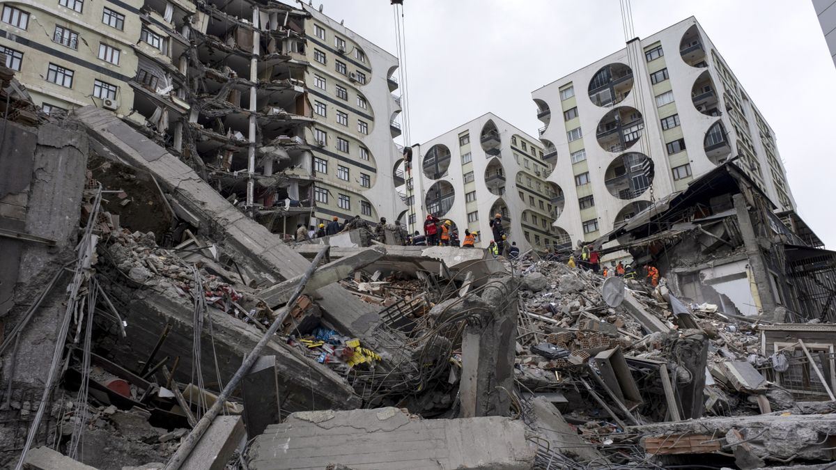 zniszczenia po trzęsieniu ziemi w Turcji