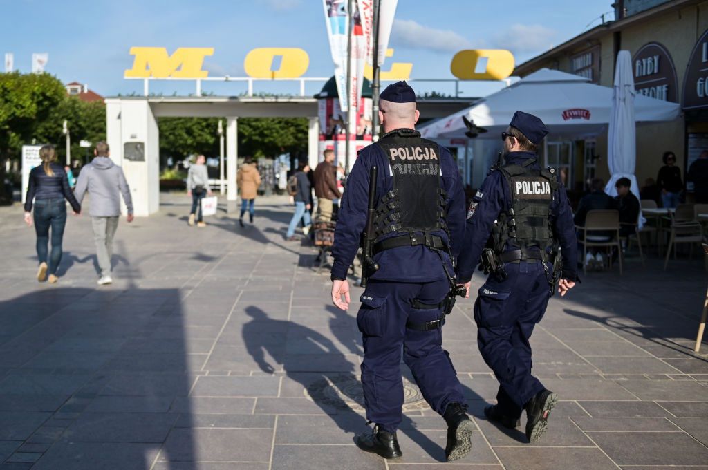 Policja w Sopocie na bieżąco monitoruje czy mieszkańcy i turyści stosują się do nowych obostrzeń
