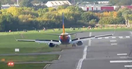 Boeing 737–800 Jet2 zjechał z pasa w Birmingham. Trwa dochodzenie