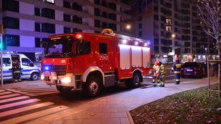 Lubawka: Pożar przy drodze ekspresowej S3 na Dolnym Śląsku. Samochód spłonął doszczętnie