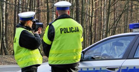 Znów przykręcają śrubę. Zrobisz to dwa razy i masz po prawku