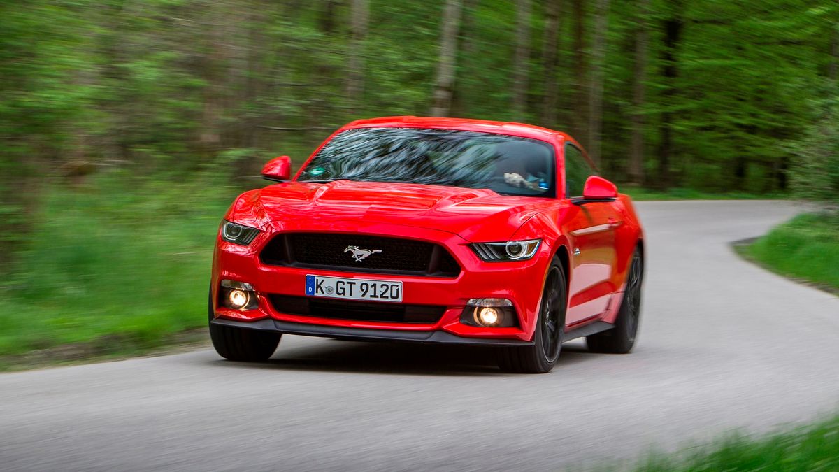 Dopiero szósta generacja Forda Mustanga trafiła na wszystkie rynki europejskie. To nie spełnianie marzeń jednostek, lecz odpowiedź na rosnący popyt.