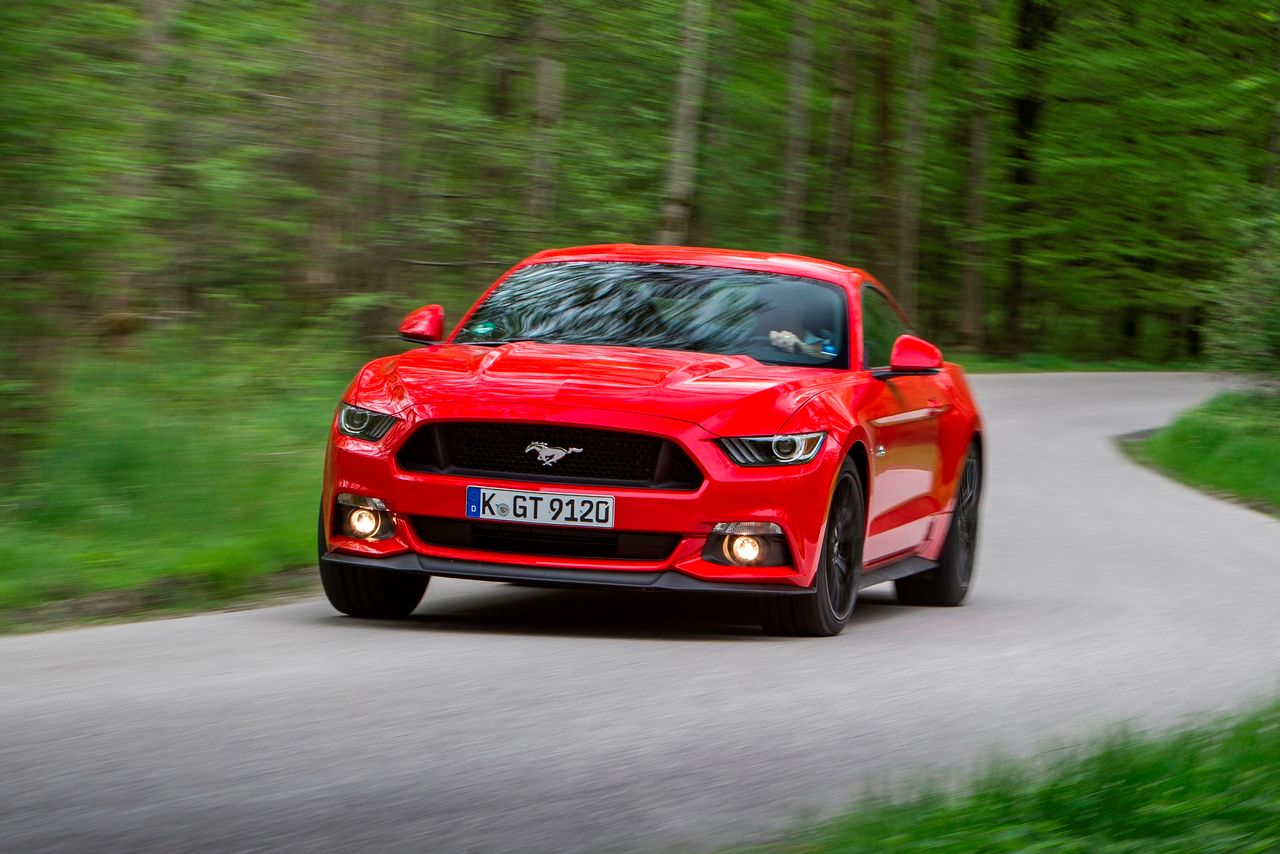 Dopiero szósta generacja Forda Mustanga trafiła na wszystkie rynki europejskie. To nie spełnianie marzeń jednostek, lecz odpowiedź na rosnący popyt.