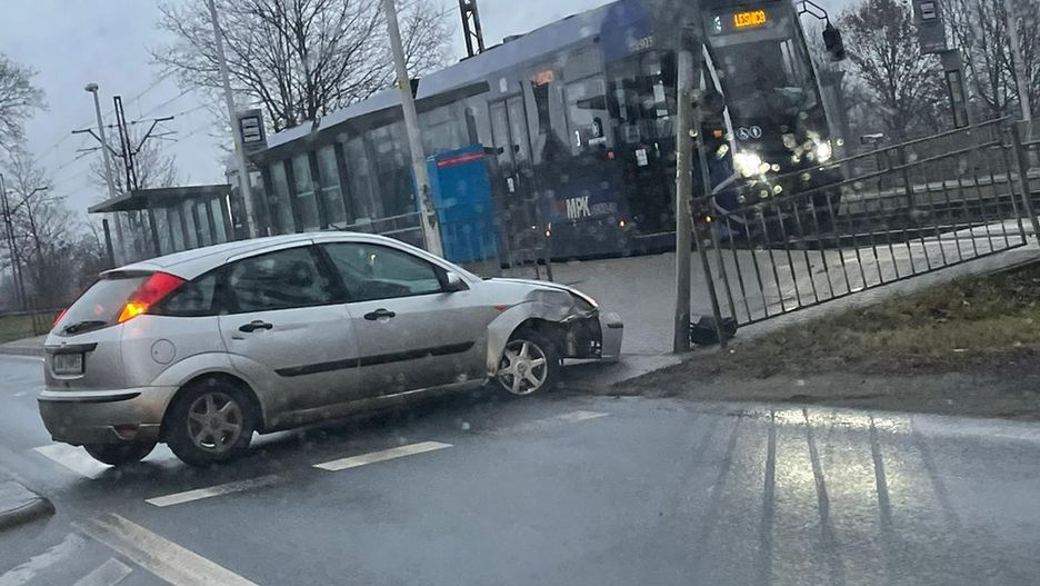 Wrocław. Wypadek na ul. Kosmonautów. Utrudnienia w ruchu